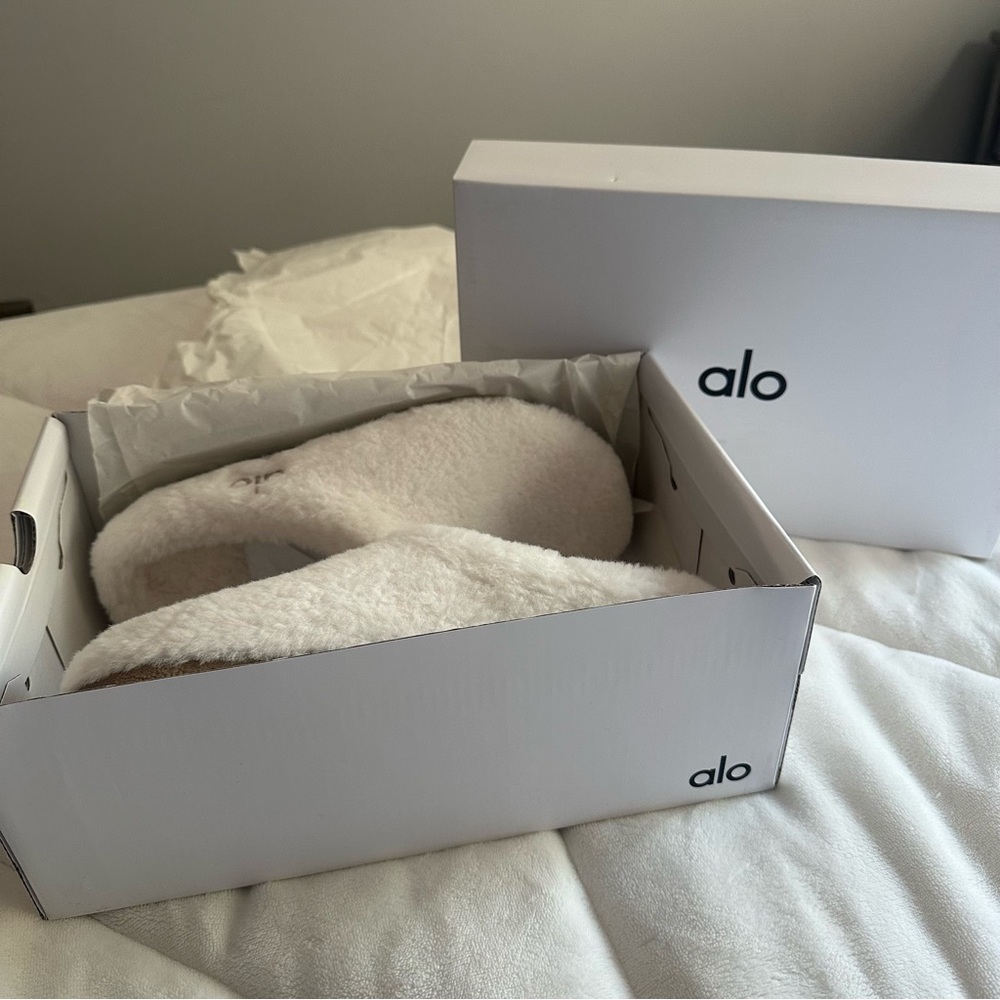 ALO Yoga Cream Fleece Slide Slippers
